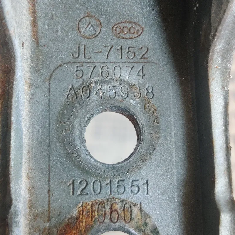 Завіса Geely MK (06-14) 1.5 бенз пер. права OEM jl7152576074
