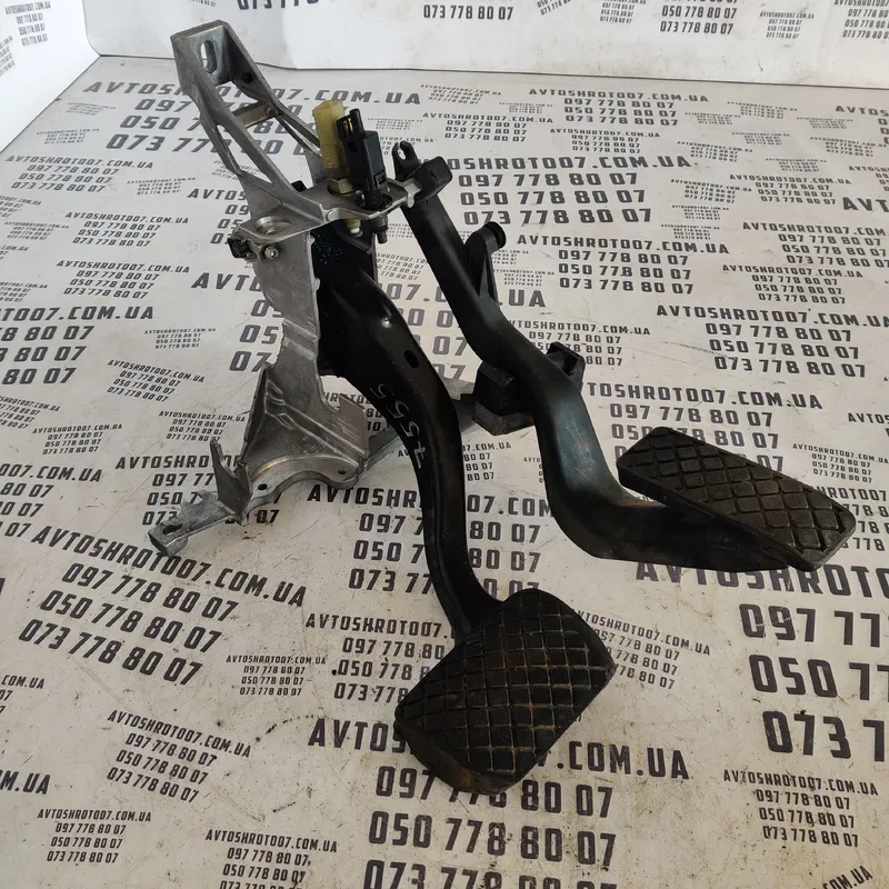 Блок педалей Audi A4 B5 (94-01) OEM 8D1721117E
