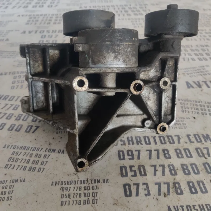 Кронштейн генератора Citroen Xsara (97-06) OEM 9643834880