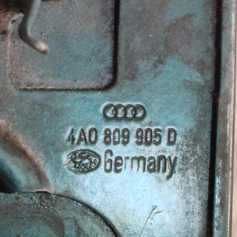 Лючок бака Audi A6 C4 (94-97) 4a0809905d