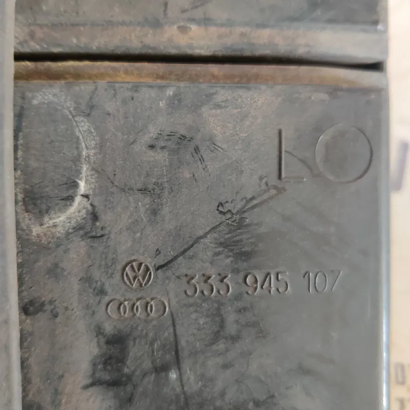Ліхтар задній лівий VW Passat B3 (88-93) OEM 333945107