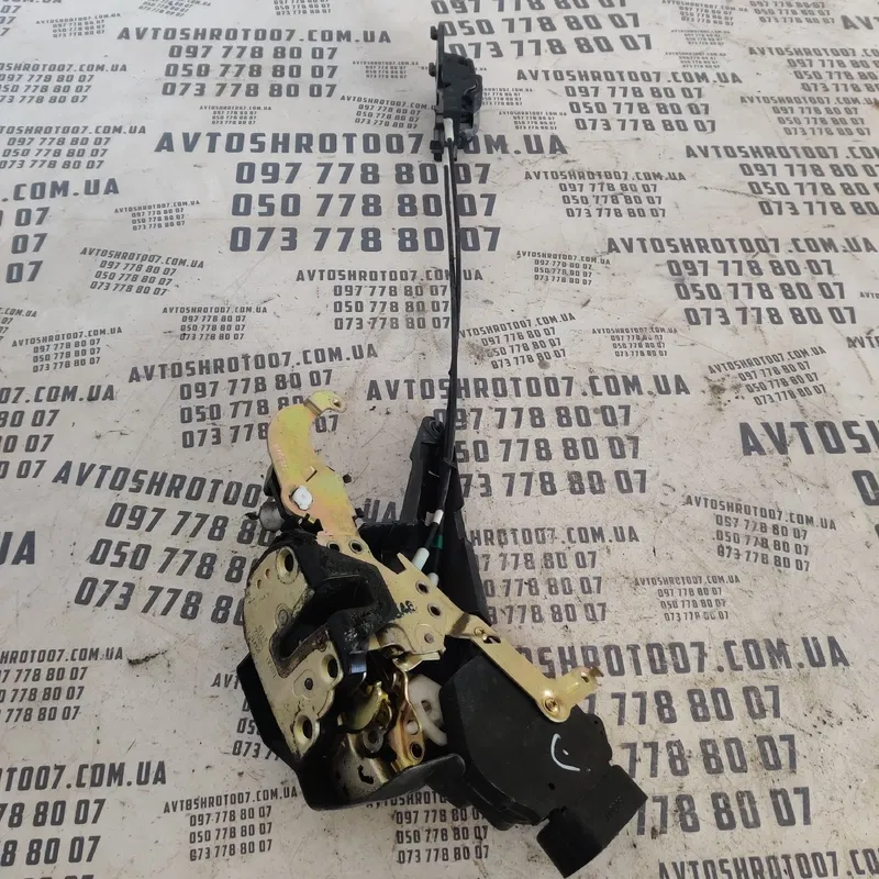 Замок дверей Geely MK 06-14 1.5 бенз перед. лівий OEM 220004