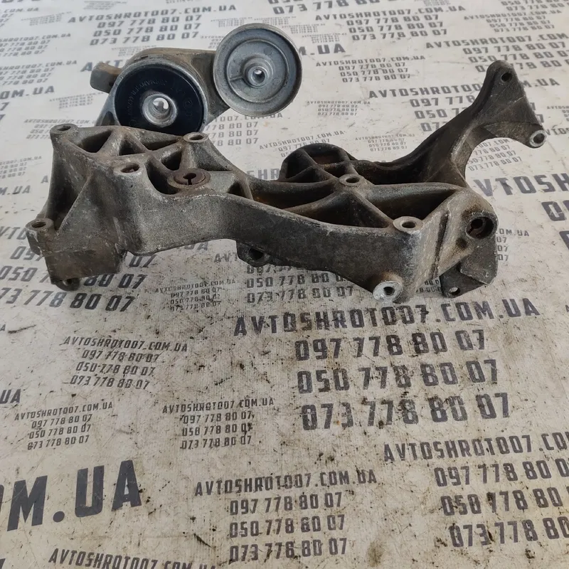 Кронштейн генератора VW Passat B5 (96-05) OEM 058145523e