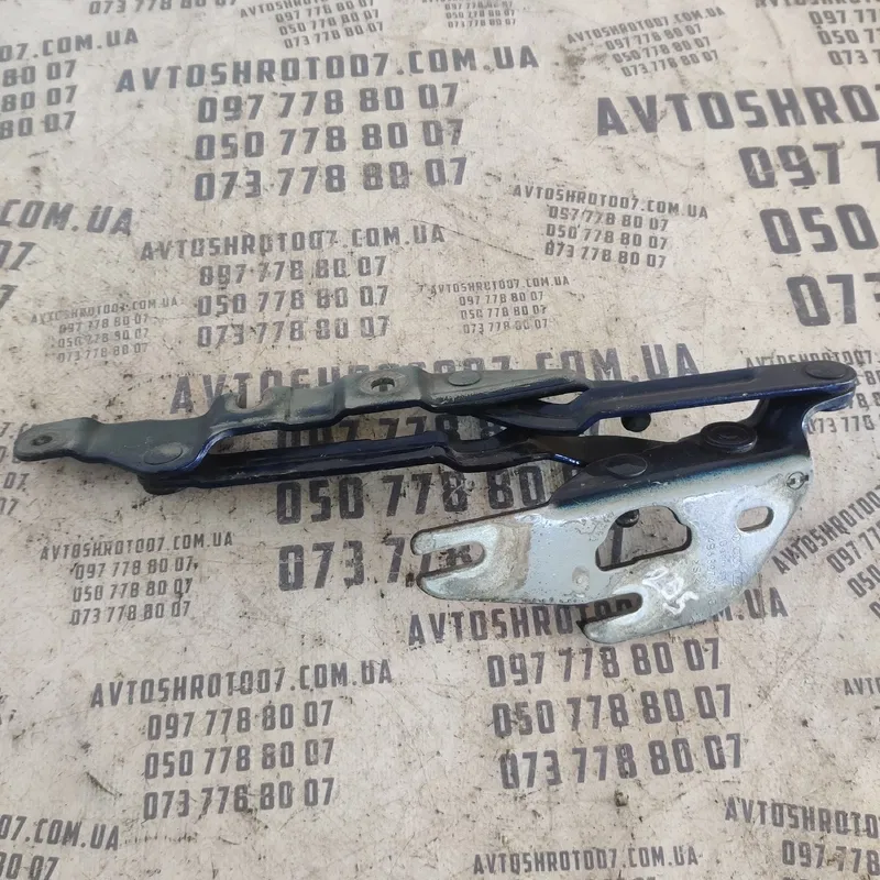 Петля капоту Audi A6 C5 (97-05) ліва OEM 4B5827301E