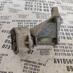 Кронштейн подушки двигуна Audi A6 C4 права OEM 4A0399114K фото 4