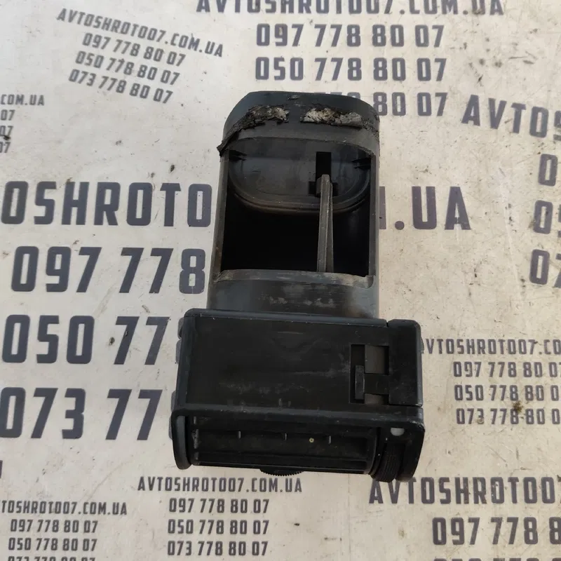 Дефлектор обдуву лівий Audi A6 C4 (94-97) OEM 4A1820901
