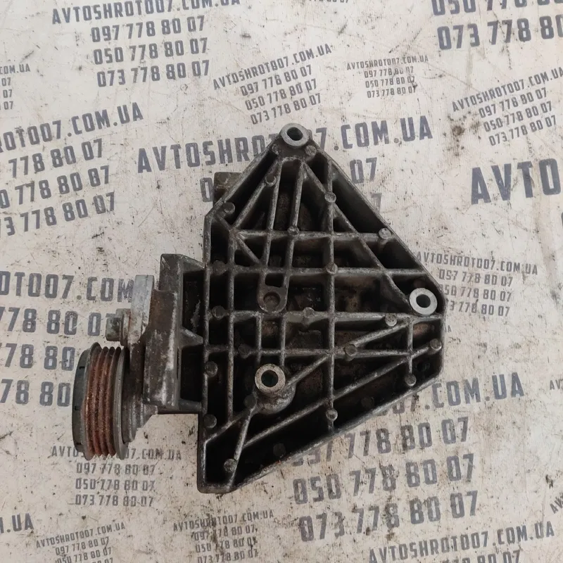 Кронштейн компресора VW Passat B5 (96-05) OEM 06B260885A