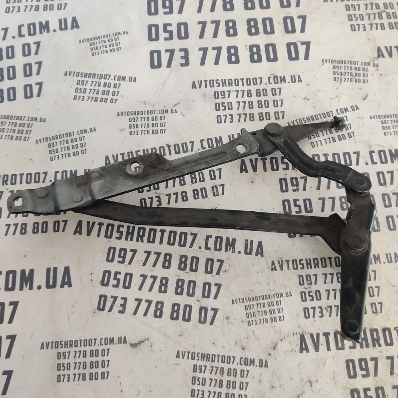 Петля капоту Audi A8 D2 (94-02) ліва OEM 4A5827499A