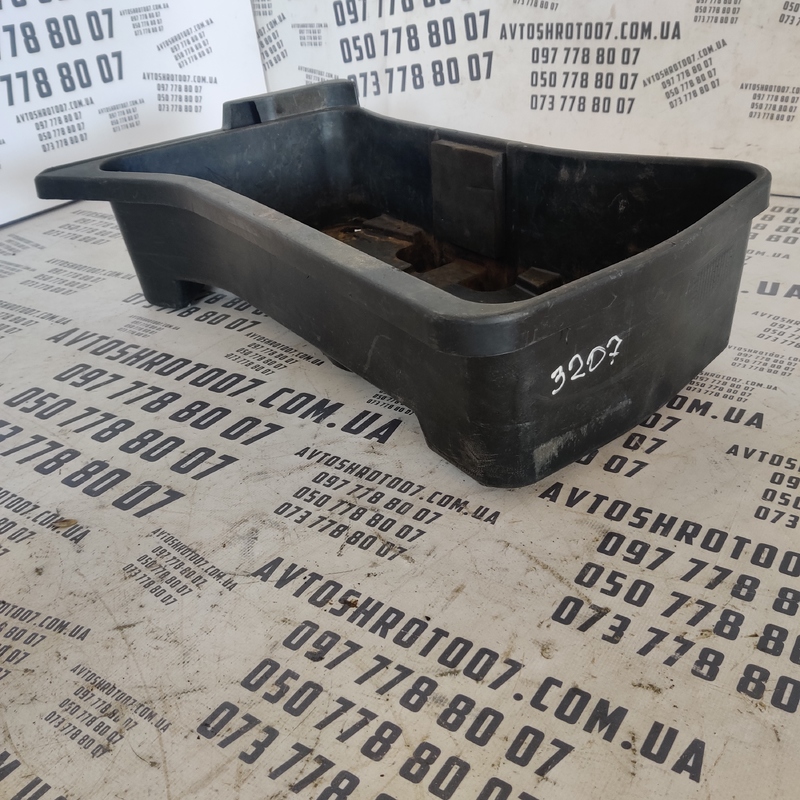 Накладка салону Geely MK права OEM 1018006065