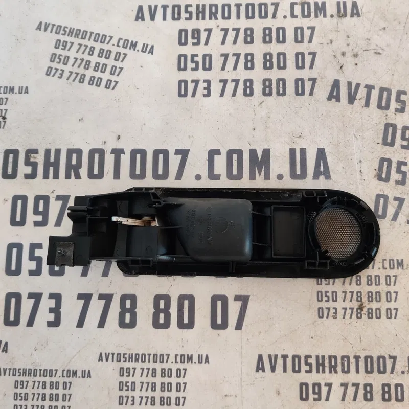 Ручка внутрішня VW Golf 4 (97-05) задня права OEM 3b0839114