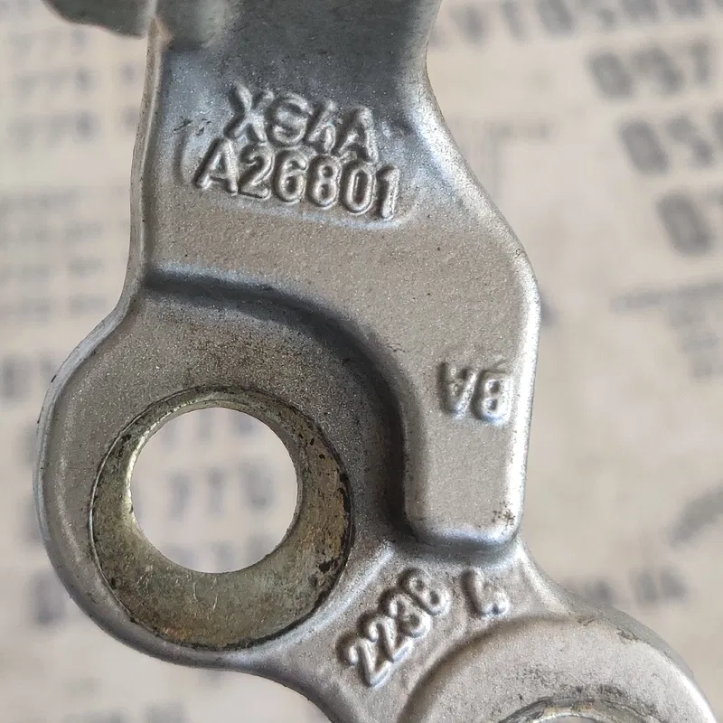 Завіса Ford Focus (98-04) задня ліва нижня OEM xs4aa26801