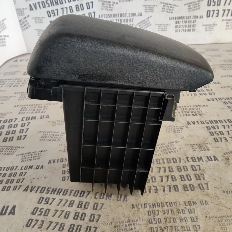 Підлокітник Mazda 3 BK (03-09) bp4k6445x