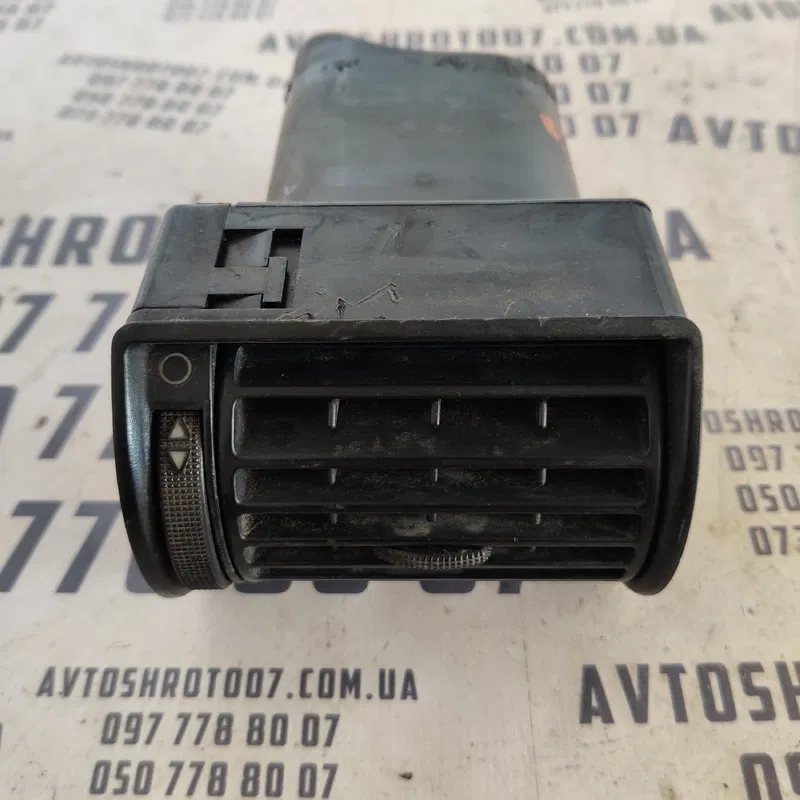 Дефлектор обдуву лівий Audi A6 C4 (94-97) OEM 4A1820901