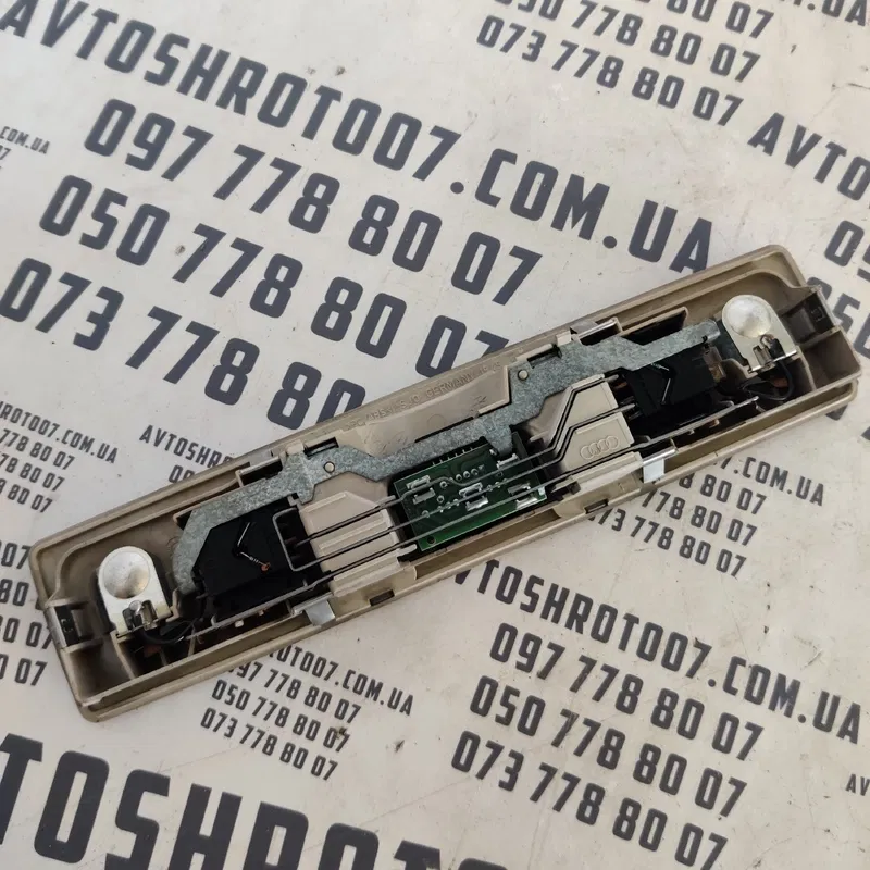 Плафон підсвітки Audi A6 C5 (97-05) задній OEM 4b0947111