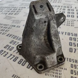 Кронштейн подушки Audi A6 C5 (97-05) правий OEM 8d0199308d