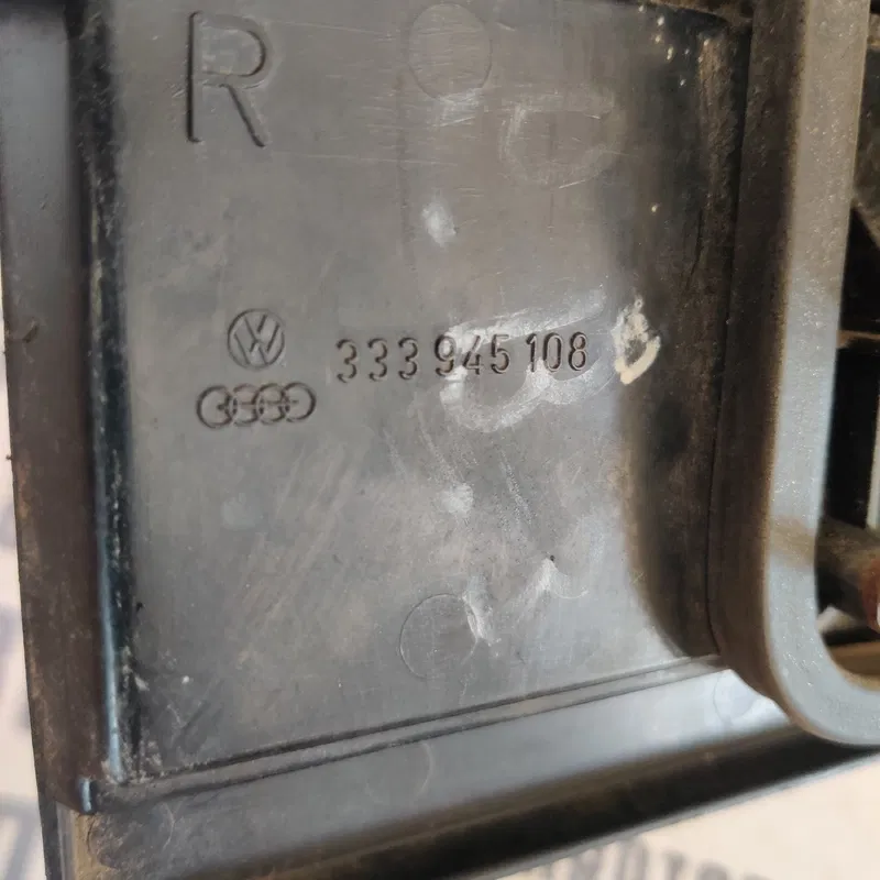 Ліхтар задній правий Volkswagen Passat B3 (88-93) 333945108