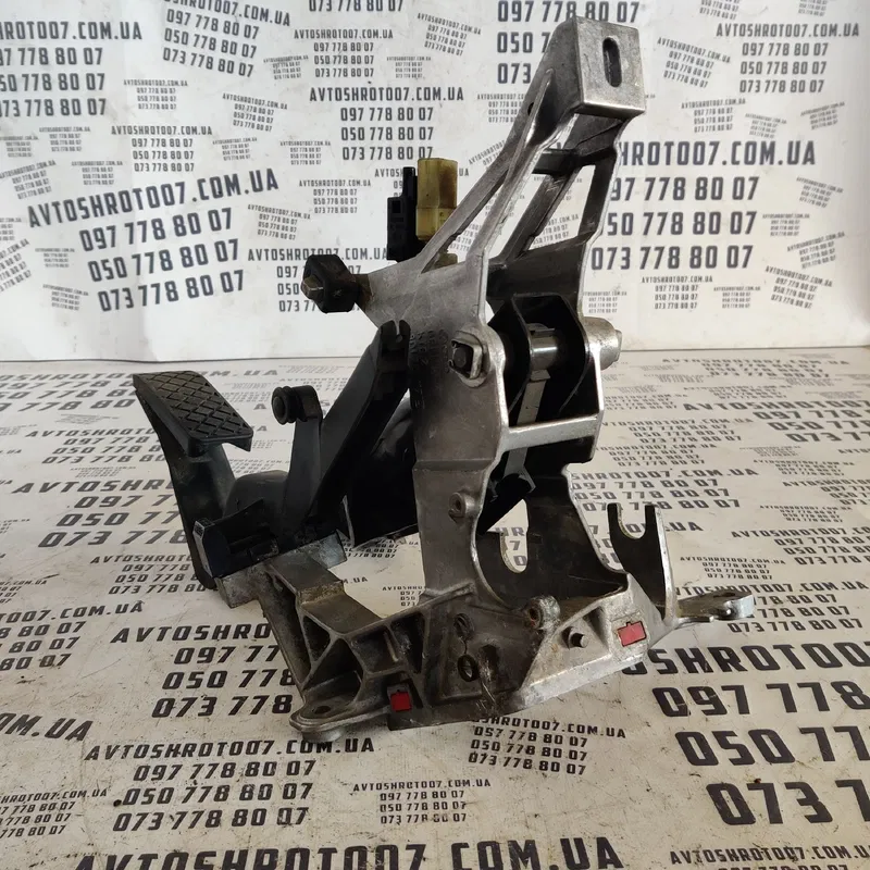 Блок педалей Audi A4 B5 (94-01) OEM 8D1721117E