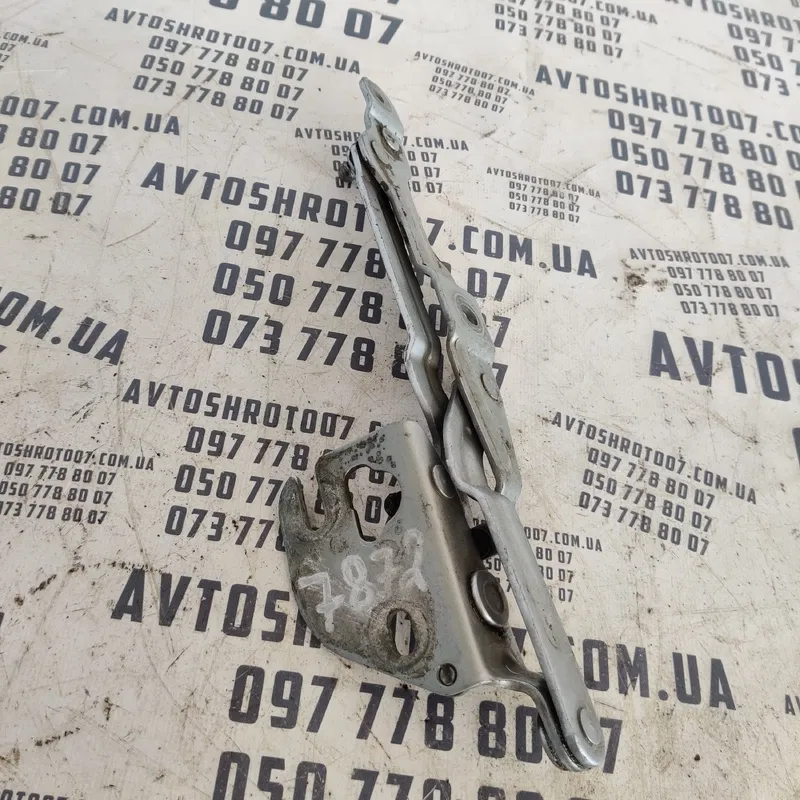 Петля капоту задня ліва VW Passat B5 (96-05) OEM 8d5827301c
