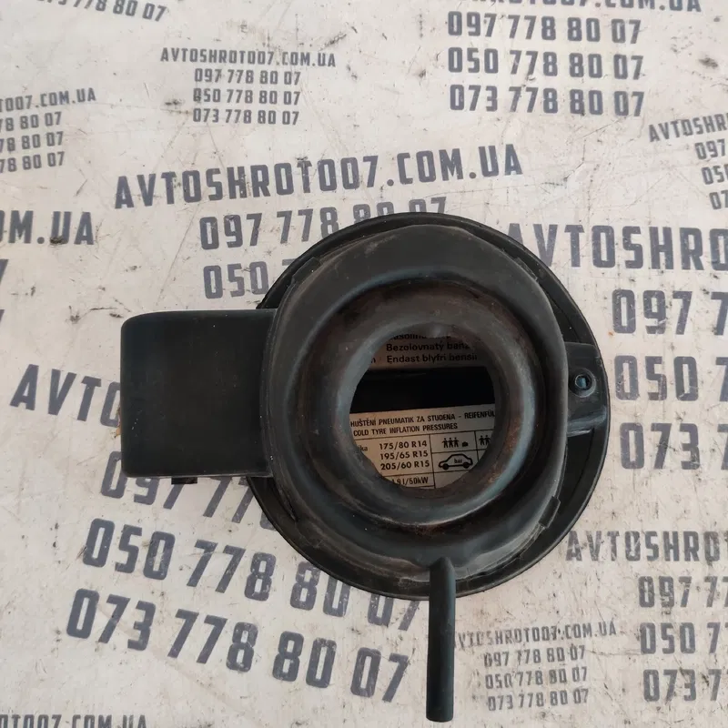 Лючок бака Skoda Octavia Tour (96-10) 1u6809857