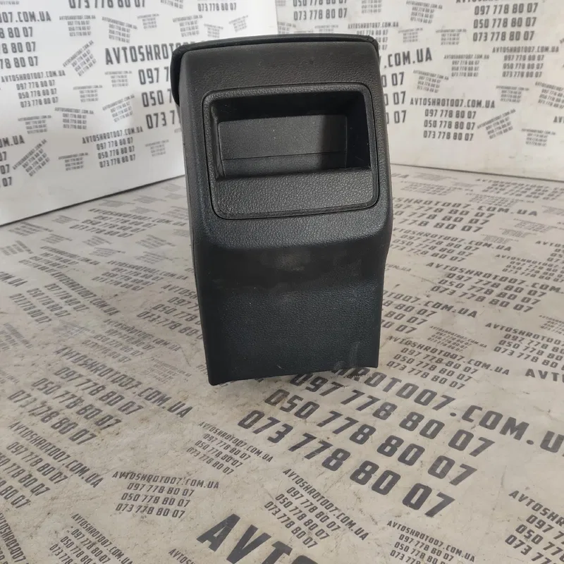 Підлокітник Volkswagen Passat B8 USA 561864089