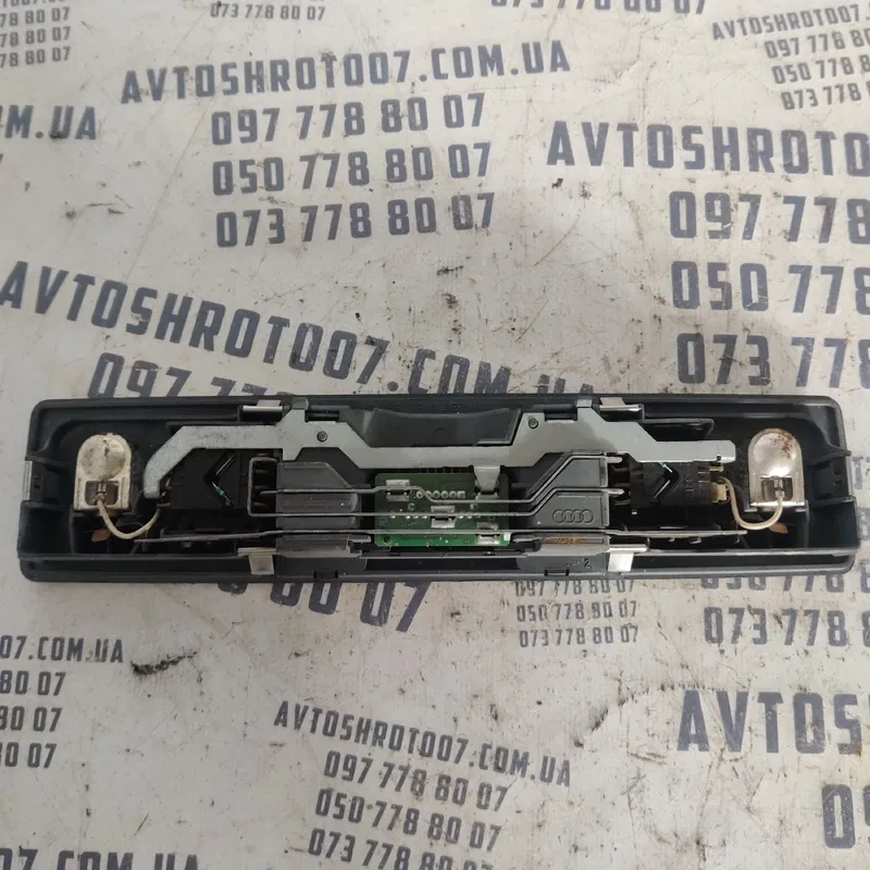 Плафон підсвітки Audi A6 C5 (97-05) задній OEM 4B0947111