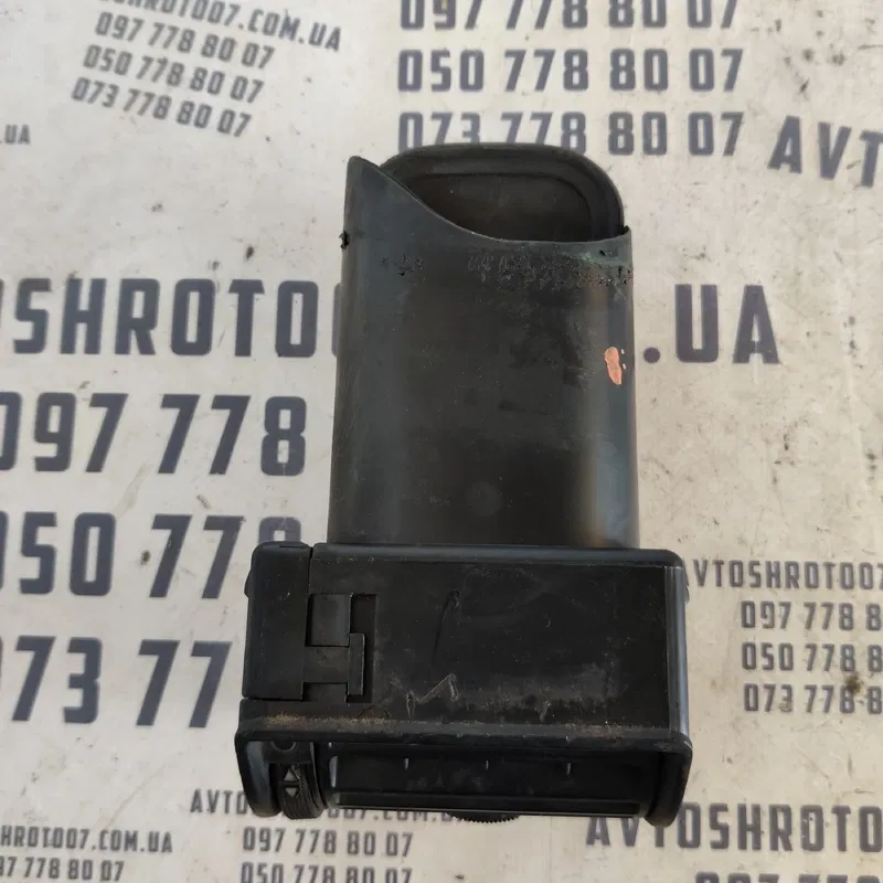 Дефлектор обдуву лівий Audi A6 C4 (94-97) OEM 4A1820901