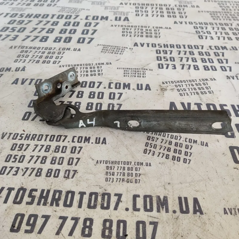 Петля капоту ліва Audi A4 B5 OEM 3B0823301