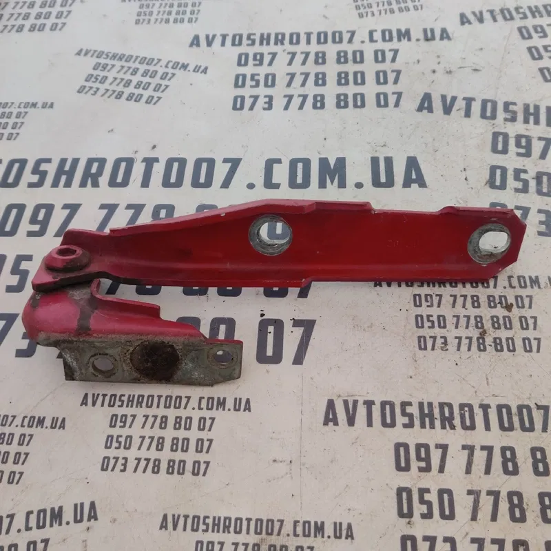 Петля капоту Audi A6 C5 (97-05) ліва OEM 4b0823301d