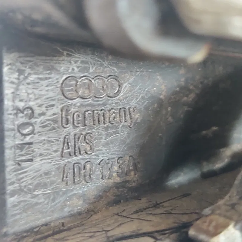 Замок дверей Audi A4 B5 (94-01) передній правий 8D1837016F