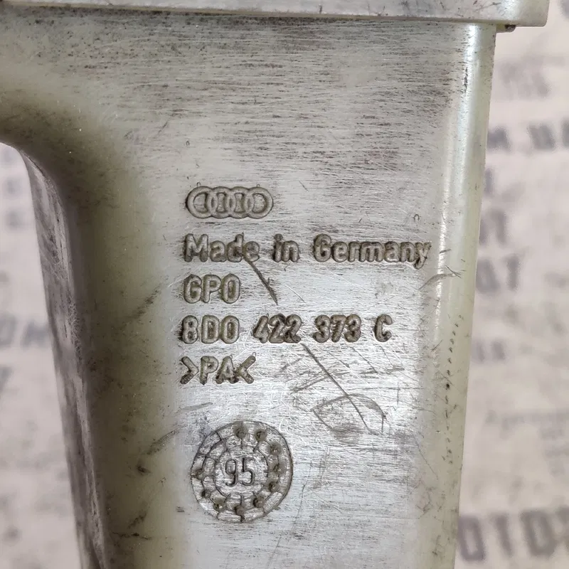 Бачок насосу ГУР Volkswagen Passat B5 8d0422373c