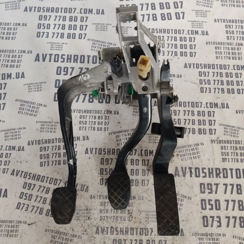 Блок педалей Audi A6 C5 (97-05) OEM 8d1721117d