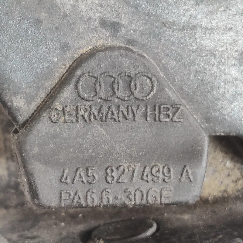 Петля капоту Audi A8 D2 (94-02) ліва OEM 4A5827499A