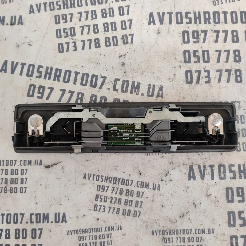 Плафон підсвітки Audi A6 C5 (97-05) задній OEM 4b0947111