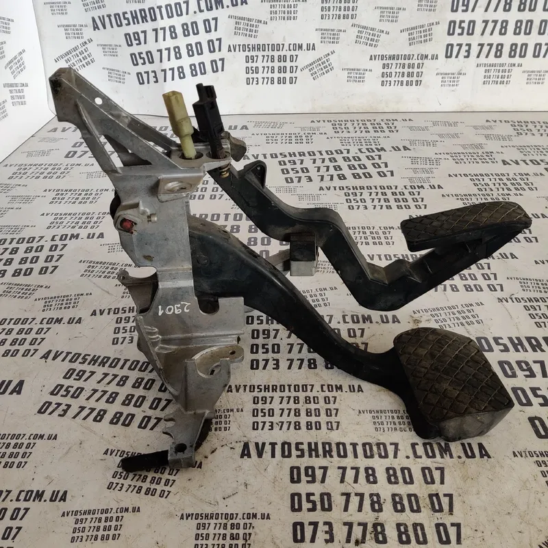 Блок педалей Audi A4 B5 (94-01) OEM 8d1721117d
