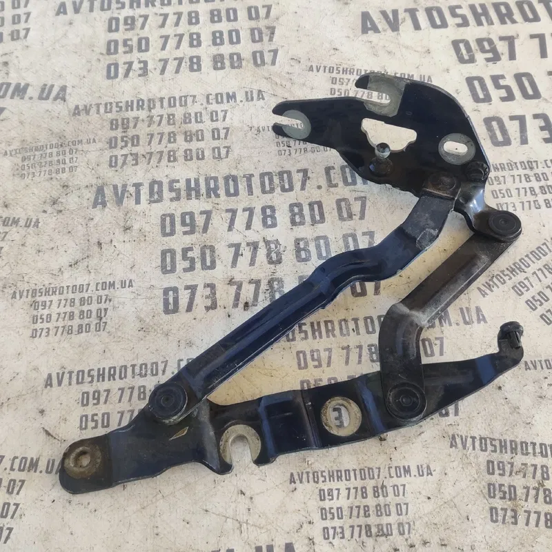 Петля капоту Audi A6 C5 (97-05) ліва OEM 4B5827301E