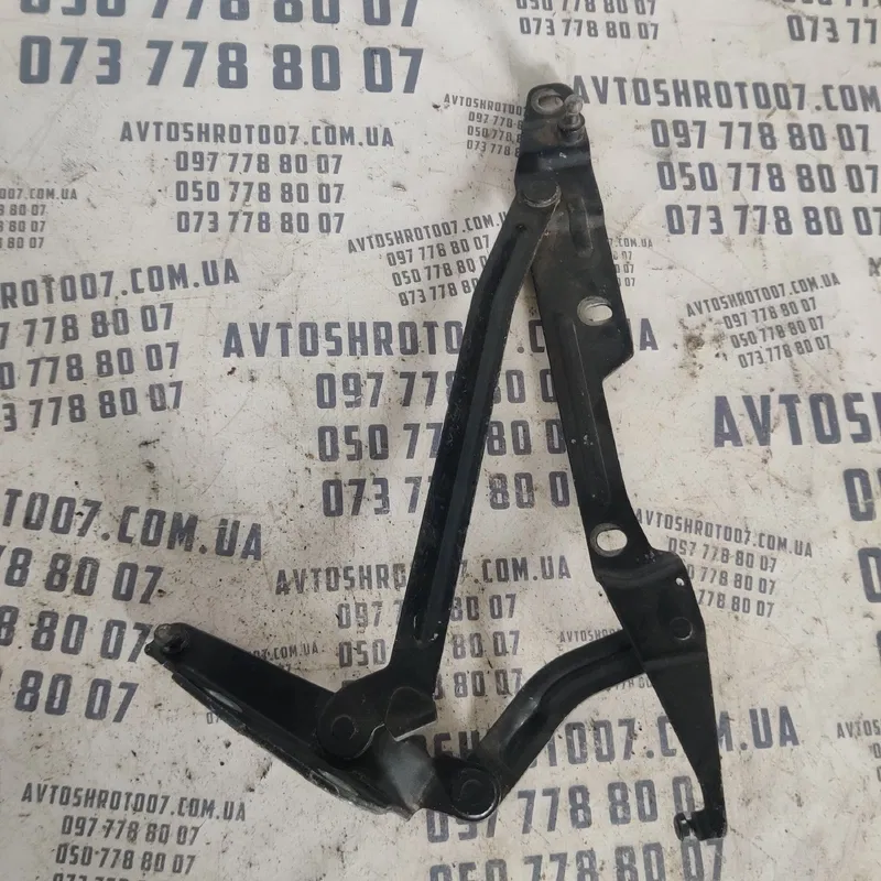 Петля капоту Audi A8 D2 (94-02) ліва OEM 4A5827499A