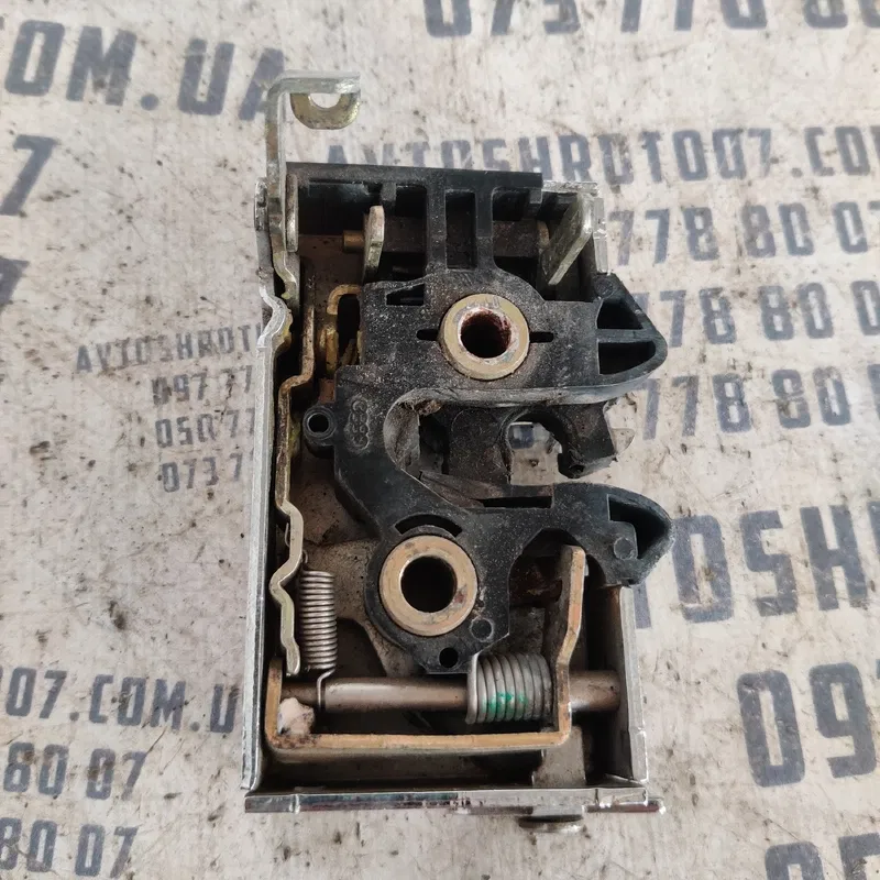 Замок дверей Audi 80 B3 (86-91) задній правий OEM 893839016d