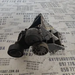 Кронштейн генератора Citroen Xsara (97-06) OEM 9643834880 фото 1