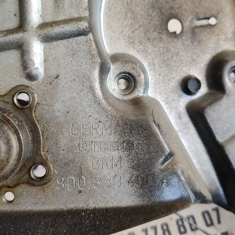 Склопідіймач Audi A4 B5 (94-01) задній правий 8d0839400a