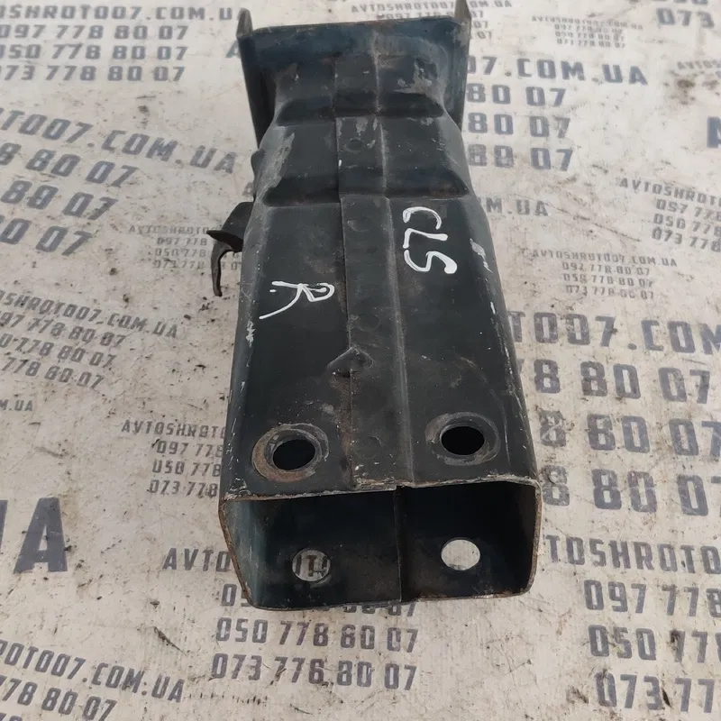 Кронштейн бампера MB CLS W219 04-10 перед. пр. OEM 130770000