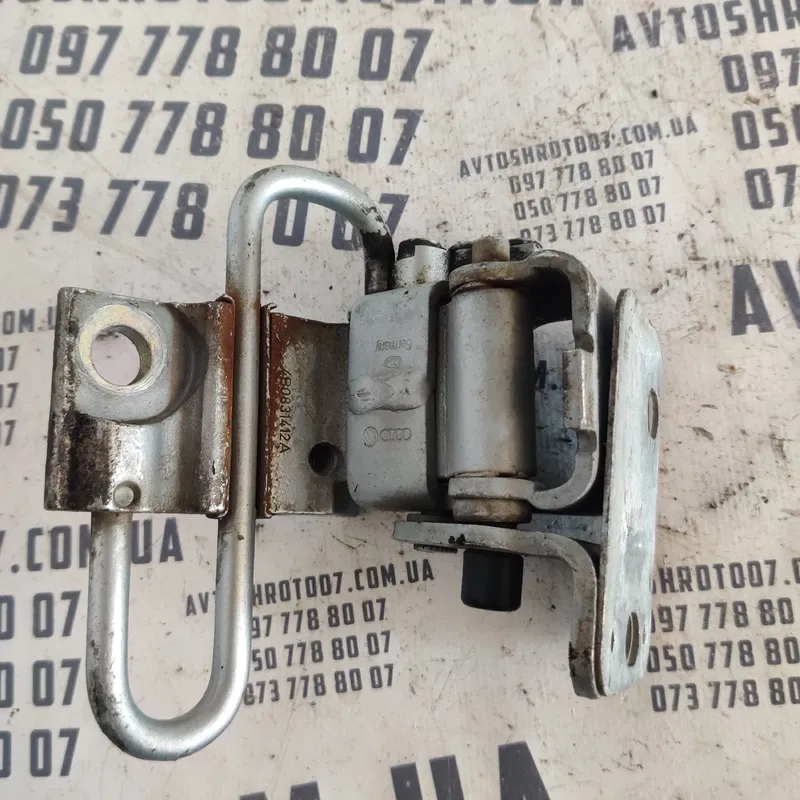 Завіса Audi A6 C5 (97-05) передня права нижня OEM 4b0831412a