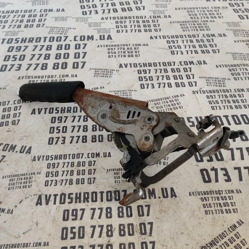 Ричаг ручного тормозу Skoda Octavia A5 (04-13) OEM 1z1711303