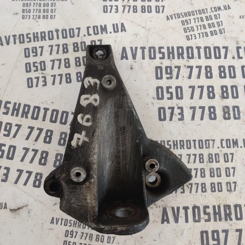 Кронштейн коробки Audi A6 C5 (97-05) лівий OEM 8D0399113AC