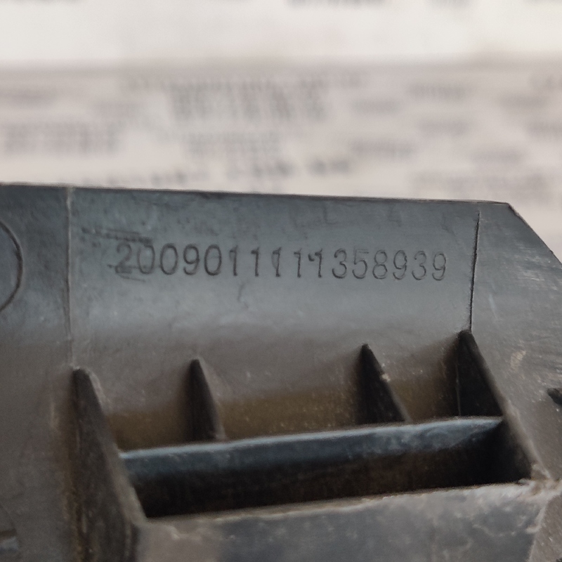 Накладка салону Geely MK 06-16 1.5 бенз пр. зад. OEM A066657