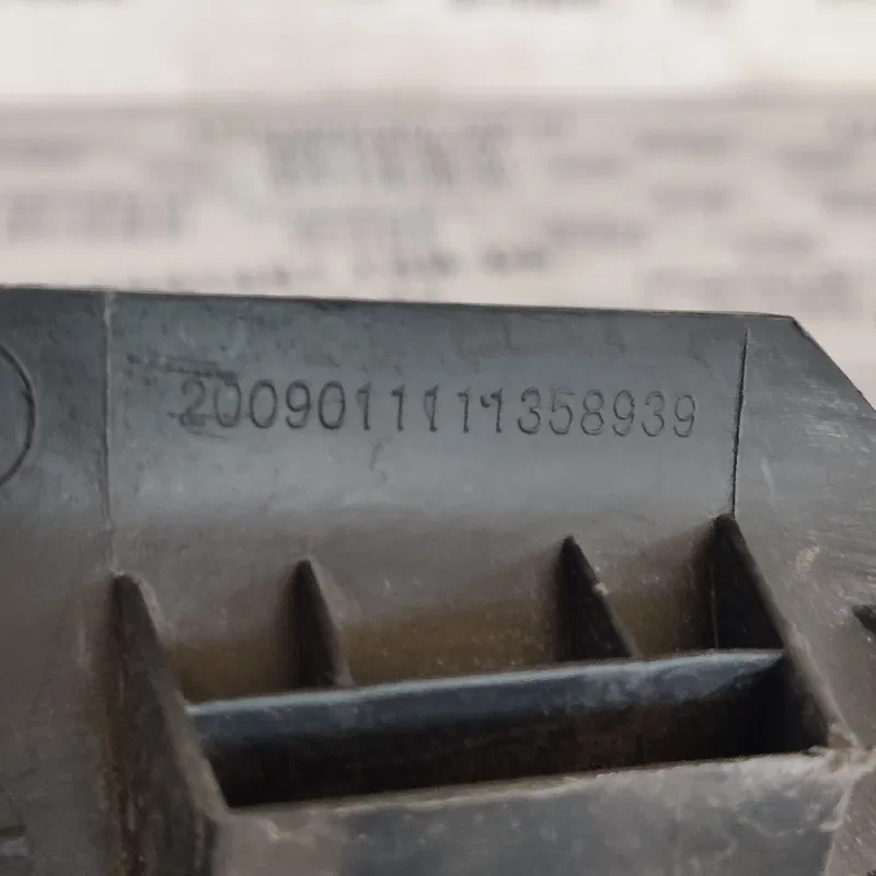 Накладка салону Geely MK 06-16 1.5 бенз пр. зад. OEM A066657