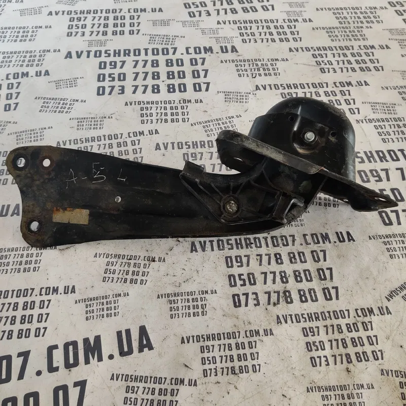 Ричаг підвіски Skoda Octavia A5 (04-13) зад. лів. 1K0501475