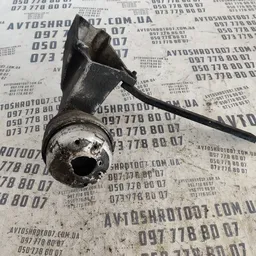 Кронштейн подушки двигуна Audi A4 B5 94-01 ліва 8d0199307l фото 3