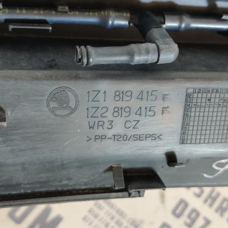 Жабо Skoda Octavia A5 (04-13) OEM 1Z1819415F