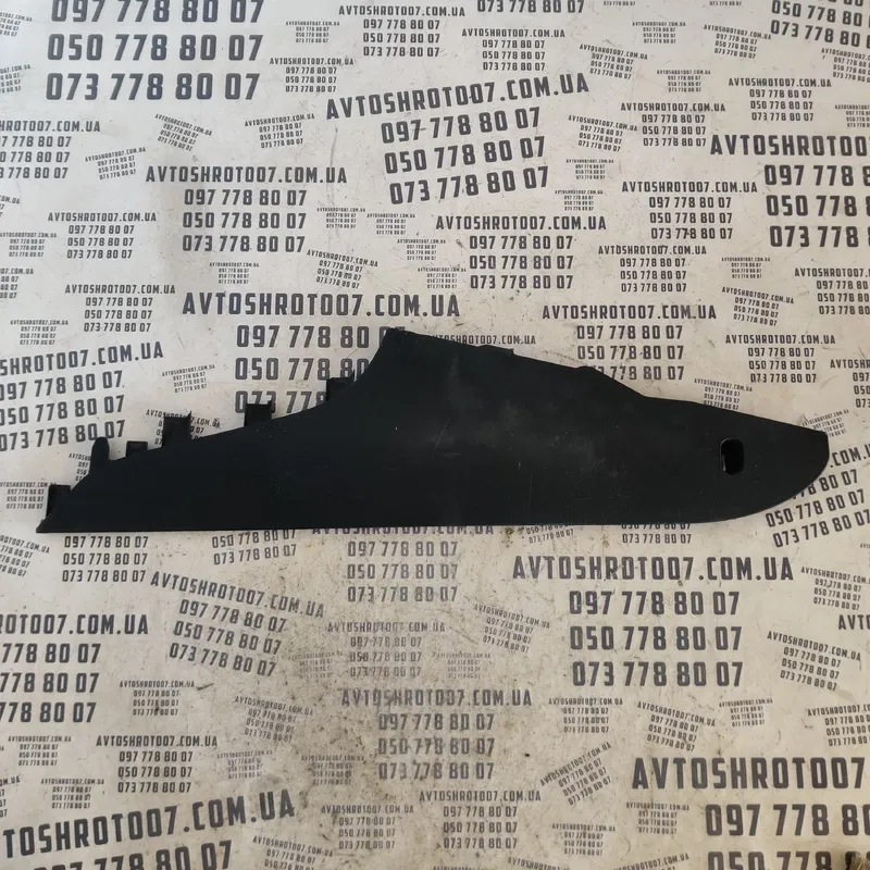 Накладка салону VW Passat B8 USA права передня OEM 5038147