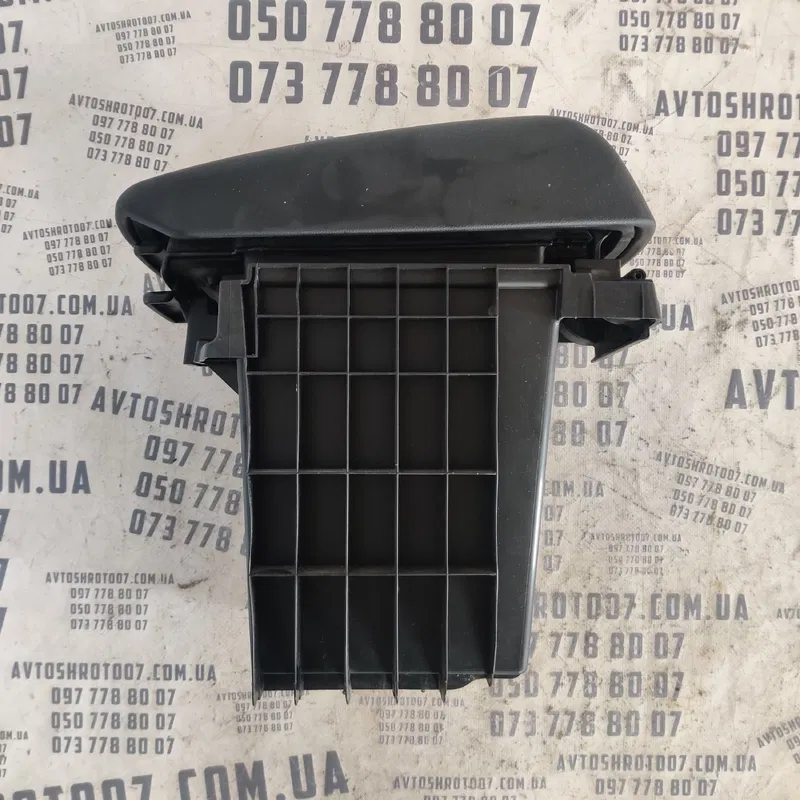 Підлокітник Mazda 3 BK (03-09) bp4k6445x